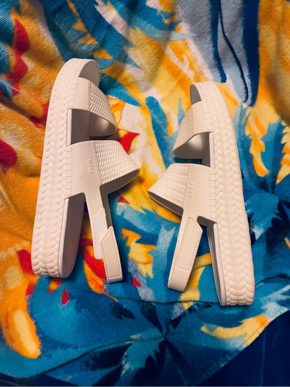 REEF White Platform Slide Sandals - perfect for Rocky beaches & river trips! - Picture 3 of 4